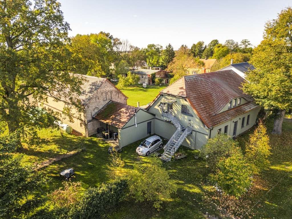 Immobilie in Nauen - *BELLA VITA* Lebensgefühl pur + Kapital durch tlw. Vermietung!
Landhaus mit 2 WE - eine WE bezugsfr - Bild 1