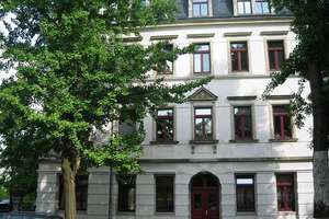 Sehr schöne 2-Zi-Whg. in ruhiger Seitenstraße mit Laminatboden,  Bad mit Fenster und Wanne