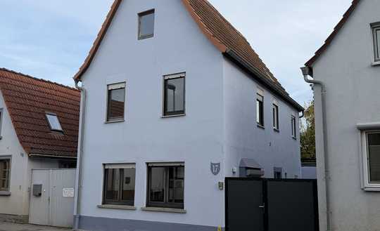 Kernsaniertes, Haus mit großen Garten