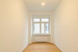Erstbezug nach Sanierung – Charmante 3-Zimmer-Wohnung im Herzen des Simon-Dach-Kiezes – Die vollständige Adresse der Immobilie erhältst du vom Anbieter., 10245 Friedrichshain, Berlin – Vorschaubild 1