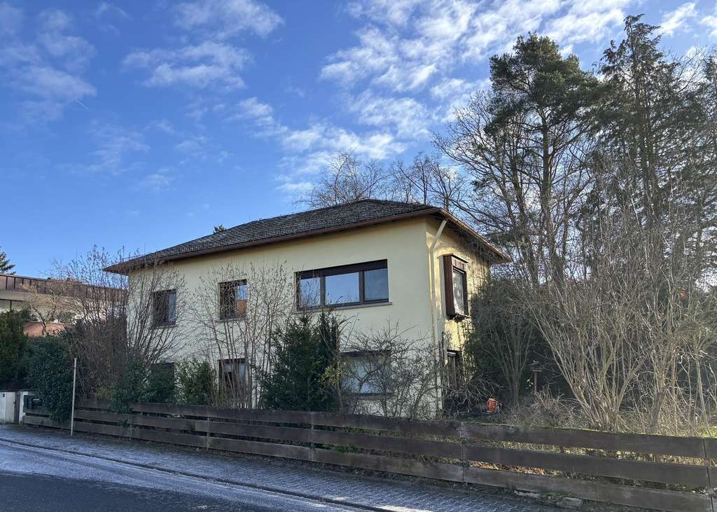 Immobilie in Usingen - 🏡 Idyllisches 1-2 Familienhaus mit großem Garten, Halle & Potenzial in Usingen Kransberg - Bild 1
