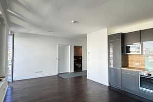 Helle 2-Zimmer-Wohnung mit Balkon in Berlin-Mitte – Alex-Wedding-Straße 7, 10178 Berlin – Vorschaubild 1