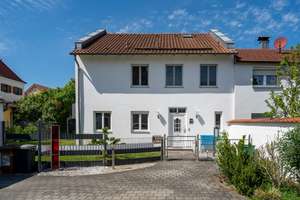 - Voll unterkellertes Einfamilienhaus mit Doppelgarage in Innenstadtlage - – Die vollständige Adresse der Immobilie erhältst du vom Anbieter., 94315 Kernstadt, Straubing – Vorschaubild 2