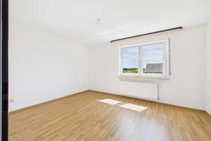 RESERVIERT – Tolles Haus im Grünen, mit richtigem Garten, Bayerischer Waldblick & flexibler Nutzung – Die vollständige Adresse der Immobilie erhältst du vom Anbieter., 94357 Konzell – Vorschaubild 4
