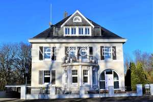 Repräsentative Stadtvilla mit Einliegerwohnung, Wellnessbereich und parkähnlichem Grundstück