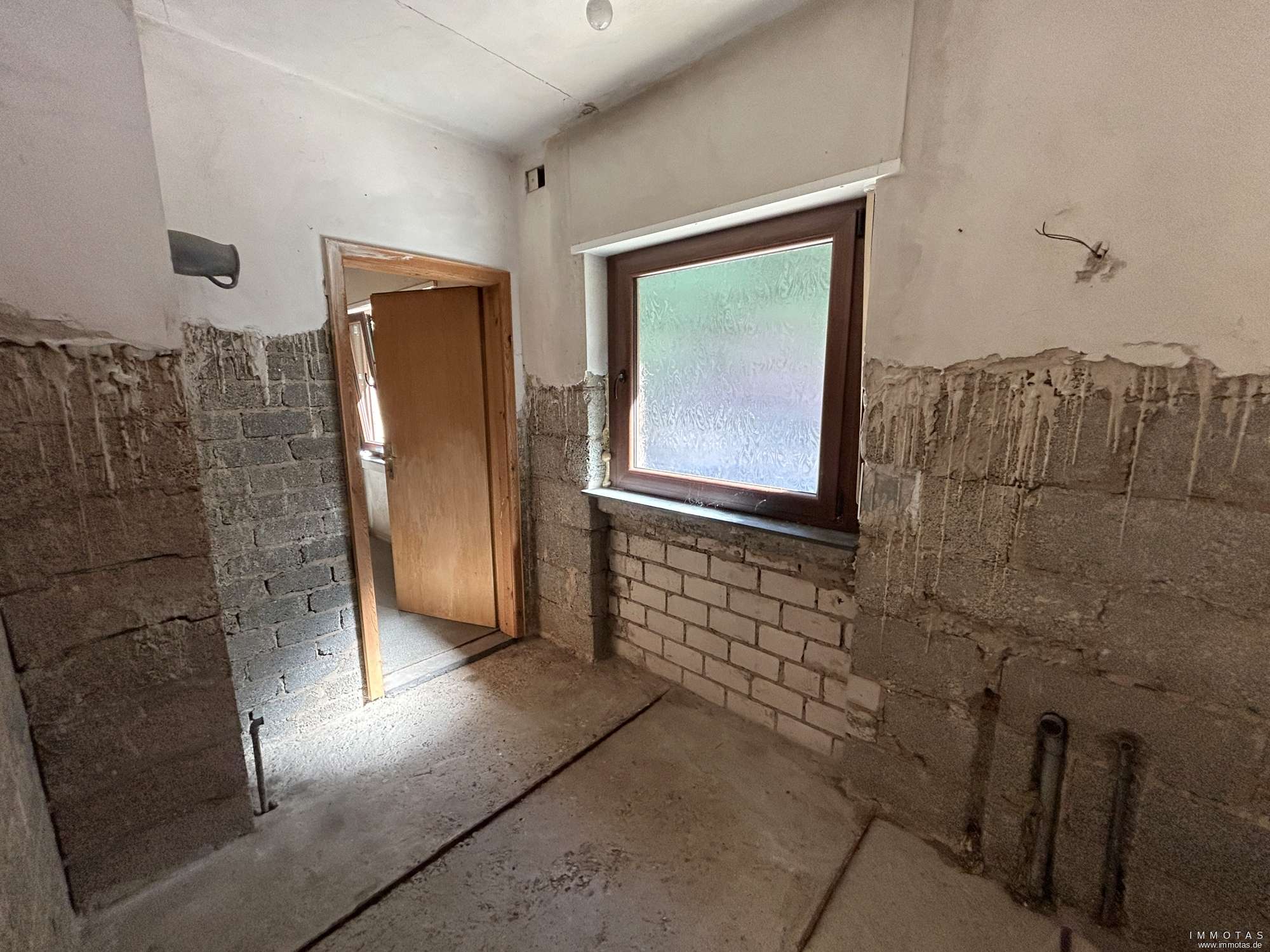 Immobilie in Erlenbach bei Dahn - Sanierungsobjekt in Erlenbach mit einzigartigem Blick auf Burg Berwartstein - Bild 2