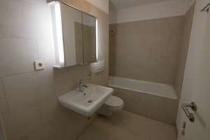 Hochwertig renovierte 3 Zi. Wohnung mit Küche, Luxusbad + sep. WC, nahe der U-Bahn, ruhig, Südaus.! – Treitschkestr. 9, 80992 Alt-Moosach, München – Vorschaubild 11