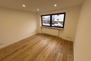 Erstbezug nach kompletter Modernisierung – Exklusive 2-Zimmer-Wohnung mit Garten, Bachlage & Garage  – Schloßanger 5, 86179 Haunstetten-Ost, Augsburg – Vorschaubild 2