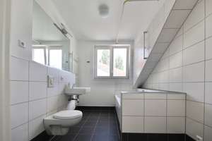 LICHTDURCHFLUTETE DACHGESCHOSSWOHNUNG MIT SONNIGER TERRASSE -  OFFENE WOHNLOUNGE -  ZENTRAL & RUHIG – Koppenstraße 25 tp, 10243 Friedrichshain, Berlin – Vorschaubild 3
