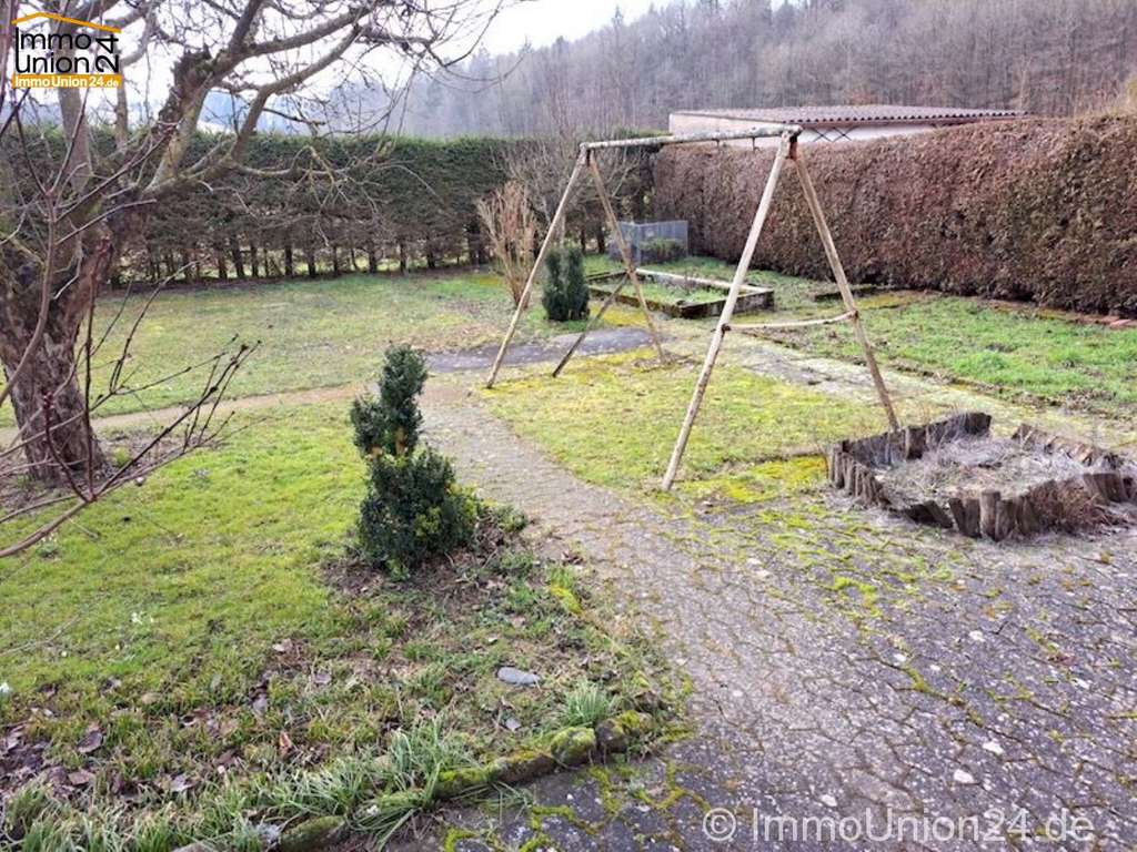 Immobilie in Ansbach - 299.000 für SOFORT freies 186 qm Zweifamilienhaus mit großem Garten und 2 Garagen - Bild 2