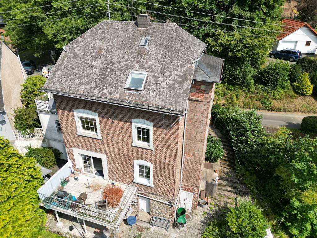 Immobilie in Kirchen (Sieg) - Einfamilienhaus mit Einliegerwohnung, Doppelgarage und Wintergarten mit großem Garten - Bild 4