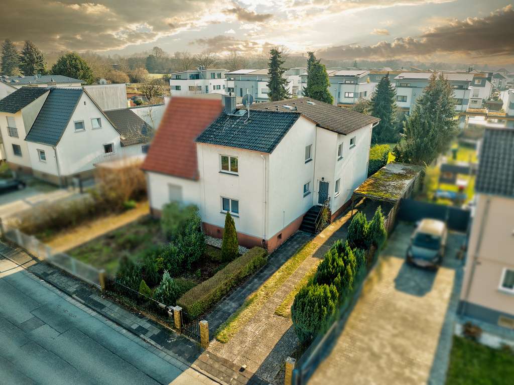 Immobilie in Dreieich - Charmante Doppelhaushälfte mit großem Traumgrundstück – Ihr neues Zuhause wartet! - Bild 1