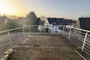 Charmante DG-Whg. mit großzügigem Balkon in gepflegtem Mehrfamilienhaus – Die vollständige Adresse der Immobilie erhältst du vom Anbieter., 44869 Höntrop, Bochum – Vorschaubild 3