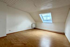 3-Zimmer-Dachgeschosswohnung (ohne Balkon) mit Gartenanteil, frei ab sofort – Feldmochinger Straße 351, 80995 Feldmoching, München – Vorschaubild 3