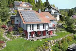 Hanglage mit Weitblick - Einfamilienhaus mit Einliegerwohnung in Holzbauweise – Die vollständige Adresse der Immobilie erhältst du vom Anbieter., 79682 Todtmoos – Vorschaubild 1