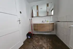 Geräumiges, günstiges und gepflegtes 6-Raum-Einfamilienhaus in Gaukönigshofen – Zehnthofstraße 8, 97253 Würzburg (Kreis) – Vorschaubild 15