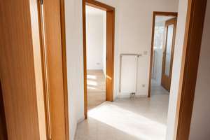 Ruhige 3-Zimmer-Wohnung mit großem Süd-West-Balkon in Kaulsdorf – Die vollständige Adresse der Immobilie erhältst du vom Anbieter., 12621 Kaulsdorf, Berlin – Vorschaubild 2