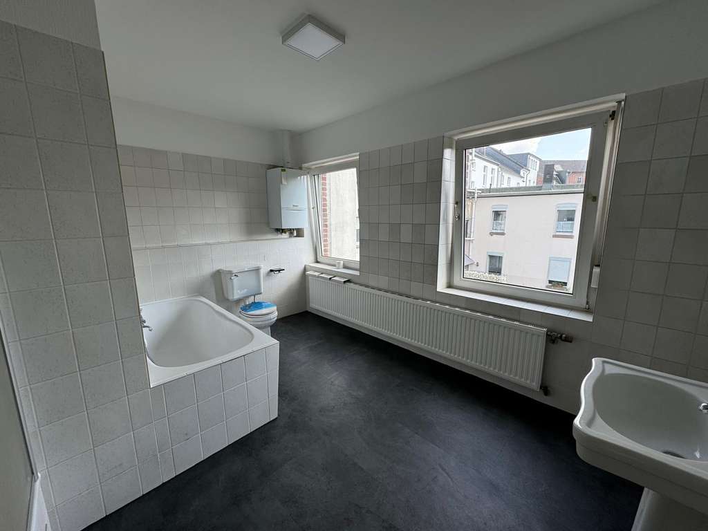 Immobilie in Viersen - Top Kapitalanlage im Herzen von Viersen! 6-Parteienhaus mit idealem Wohnungsmix! - Bild 3