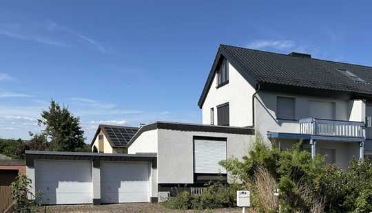 Bild von Bezaubernde Einfamilien-Doppelhaushälfte mit Doppelgarage in familienfreundlicher Lage