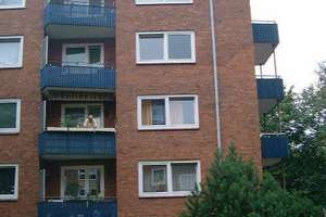 Anmietung im Mai! Ansprechende Single-Whg: Große Räume, kleinere Küche (ohne EBK) und Balkon! – Rudolphiplatz 1, 22305 Barmbek-Nord, Hamburg – Vorschaubild 2