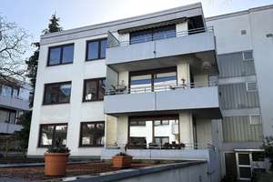 Schwachhausen: Schöne, gut aufgeteilte 3-4 Zi. - DG- Wohnung mit Lift, gr. Balkon u. TG-Stellplatz