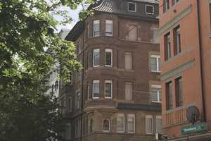 Schöne 3-Zimmer-Dachgeschosswohnung mit EBK in Stgt-Ost – Strombergstrasse 22, 70188 Stuttgart – Vorschaubild 1