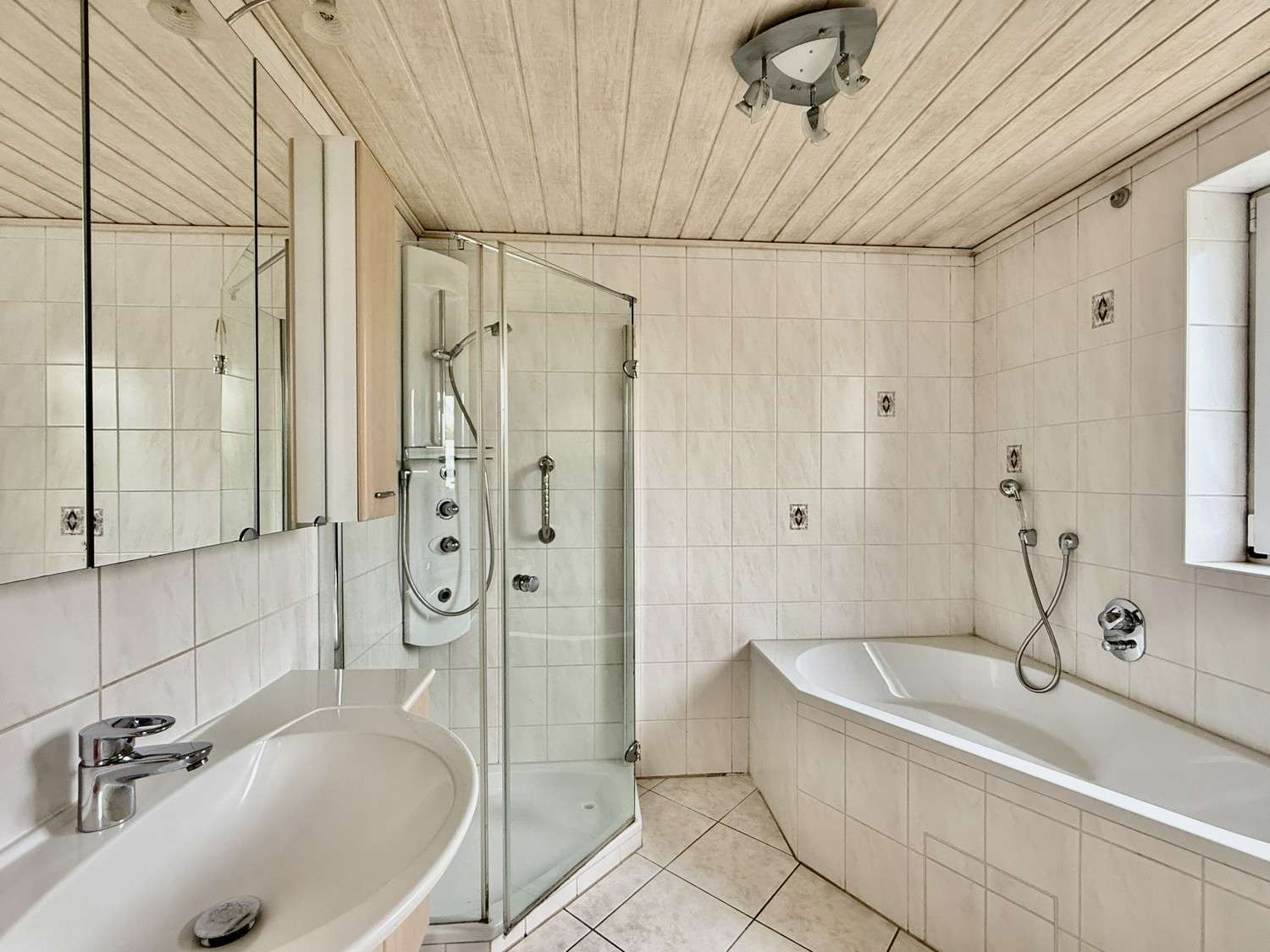 Immobilie in Möttingen - Einfamilienhaus auf außergewöhnlich großem Grundstück - Bild 8