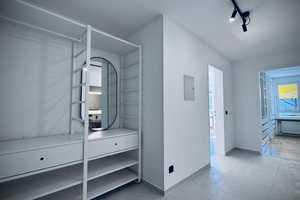 Stilvolle 2-Zimmer-Wohnung in ruhiger Parklage - Erstbezug nach Renovierung *teilmöbeliert* – Liesel-Beckmann-Straße 7, 81369 München – Vorschaubild 2