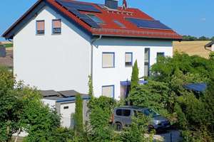 Top gepflegtes 3-Familienhaus mit großem Garten – Die vollständige Adresse der Immobilie erhältst du vom Anbieter., 61130 Nidderau – Vorschaubild 2