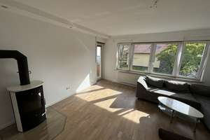 Großzügige 4-Zimmer-Wohnung mit großem Garten, Balkon, Terrasse & Garage in ruhiger Lage – Kaulbachstraße 7, 95447 Altstadt, Bayreuth – Vorschaubild 2