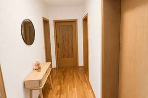 Helle 3-Zimmer-Wohnung mit Südwestbalkon und Garage - sofort bezugsfrei – Die vollständige Adresse der Immobilie erhältst du vom Anbieter., 85622 Feldkirchen – Vorschaubild 2