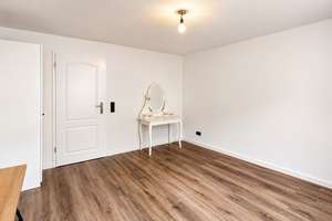 Seltene Gelegenheit in dieser Lage – viel Haus zum attraktiven Preis! – Die vollständige Adresse der Immobilie erhältst du vom Anbieter., 30655 Groß-Buchholz, Hannover – Vorschaubild 10