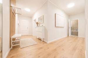 Neu sanierte & neu vollmöblierte 3-RW * neue EBK *Süd-Balkon* Bad mit Fenster + Wanne* zentral! – Hansastraße 22, 1097 Leipziger Vorstadt, Dresden – Vorschaubild 2