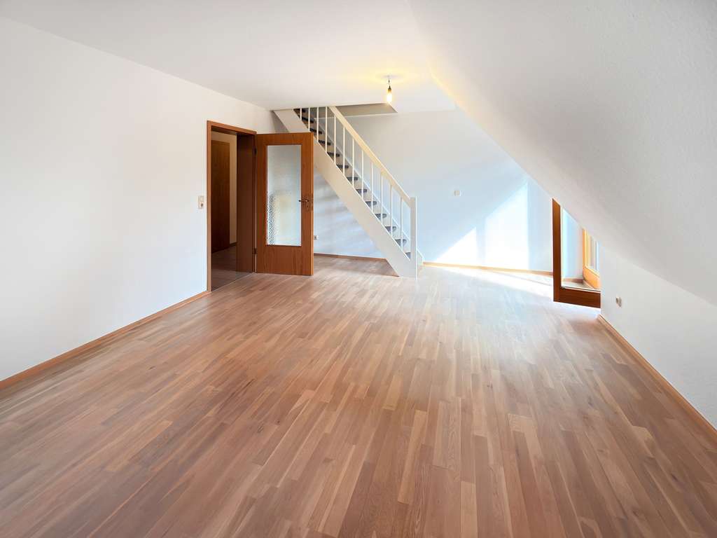 Immobilie in Adelsdorf - Großzügige moderne Studio-Wohnung mit großem Südbalkon, 6 Zimmern & Stellplatz - Bild 0