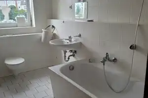 ***GEMÜTLICHE WOHNUNG MIT BALKON IM GEPFLEGTEM MFH-AUFZUG-TIEFGARAGENSTELLPLATZ*** – Philippstr. 8, 9130 Chemnitz – Vorschaubild 6