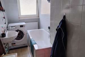 Für Singles! Gemütliche schöne 1-Zimmer-Wohnung im Dachgeschoss zu vermieten – Selbecker Straße 36, 40472 Rath, Düsseldorf – Vorschaubild 5