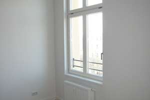 Großzügige 3-Zimmer-Altbauwohnung mit Aufzug und Tiefgarage in der  Warschauer Straße  – Die vollständige Adresse der Immobilie erhältst du vom Anbieter., 10243 Friedrichshain, Berlin – Vorschaubild 2