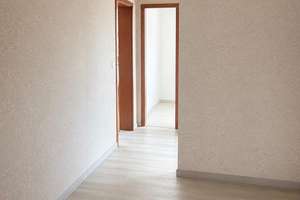Freie 2-Zimmer-ETW mit großem Südwestbalkon, Aufzug und TG-Stellplatz im Kaufpreis enth – Im Stöckig 65, 90765 Ronhof, Kronach, Fürth – Vorschaubild 7
