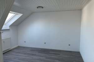 Frisch renoviertes 1-Zimmer-Apartment mit EBK in Top Lage 