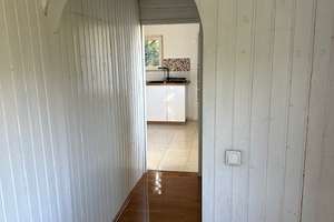 Charmantes 2,5-Zimmer-Einfamilien-Holzhaus in idyllischer Waldsiedlung mit großzügigem Garten  – In der Lohe 2, 85416 Langenbach – Vorschaubild 12