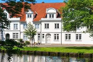 Mit malerischem Wasserblick! Stilvolles Altstadthaus in begehrter Wohnlage auf der Altstadtinsel!