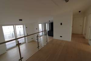 Penthouse mit großer Dachterrasse (34,6 qm) und Tiefgaragenstellplatz mit eigener E-Ladestation – 63073 Bieber, Offenbach am Main – Vorschaubild 3