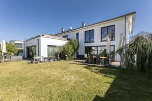 Luxus, Licht und Raum – beeindruckende Villa mit Einliegerwohnung & mehr – Die vollständige Adresse der Immobilie erhältst du vom Anbieter., 89075 Böfingen, Ulm – Vorschaubild 1