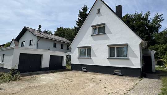 Bild von Traumhaus am Waldrand – Kernsaniertes 1-2 Familienhaus in Top-Lage