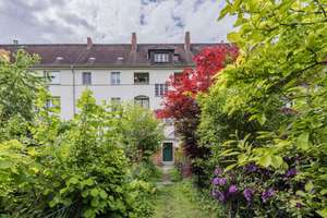 Sanierungsbedürftige Altbauwohnung mit Garten und Mansarde in Berlin-Lichterfelde