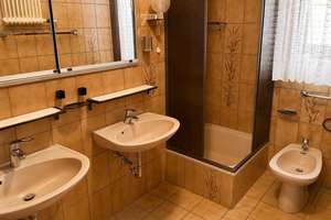     Freistehendes Zweifamilienhaus mit Garten, zwei Garagen & großem Potenzial  – Die vollständige Adresse der Immobilie erhältst du vom Anbieter., 90475 Altenfurt, Moorenbrunn, Nürnberg – Vorschaubild 8