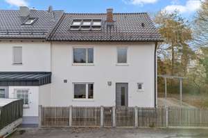 Hochwertig modernisiert! Doppelhaushälfte mit traumhaftem Grundstück direkt an der S1 – Die vollständige Adresse der Immobilie erhältst du vom Anbieter., 90571 Schwaig bei Nürnberg – Vorschaubild 3