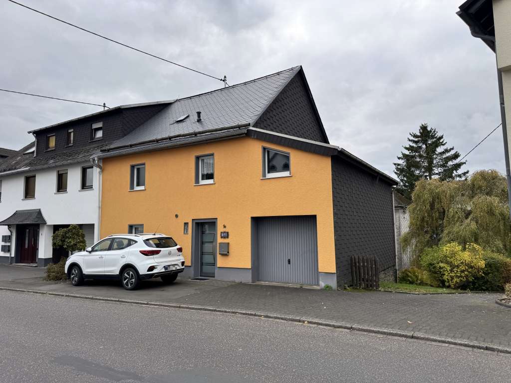 Immobilie in Bad Marienberg (Westerwald) - gepflegte Doppelhaushälfte mit Terrasse und Garage - Bild 1
