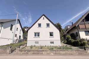Charmantes Einfamilienhaus in ruhiger Lage – modernisiert und gepflegt mit Garten – Die vollständige Adresse der Immobilie erhältst du vom Anbieter., 74078 Frankenbach, Heilbronn – Vorschaubild 1