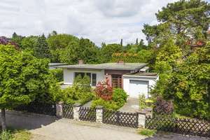 Bungalow-Klassiker mit traumhaftem Garten wartet auf neue Ideen